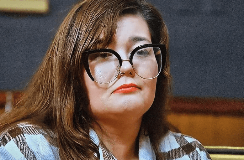 Fans Notice Something Off In Amber’s Photo