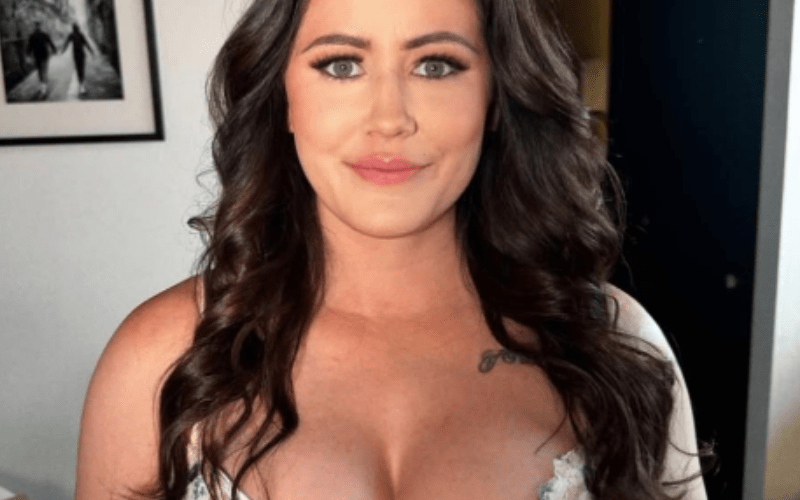 Fans Notice Something Off In Jenelle’s Photo