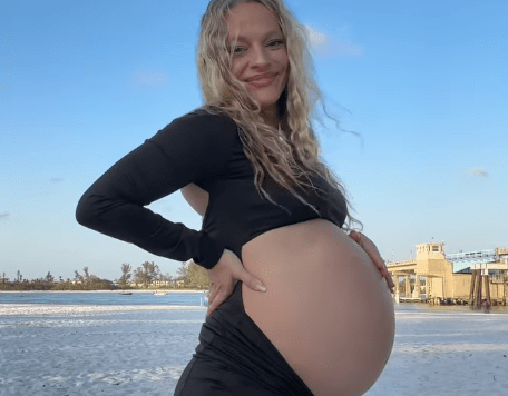 Mackenzie Reveals Gender Of Twins