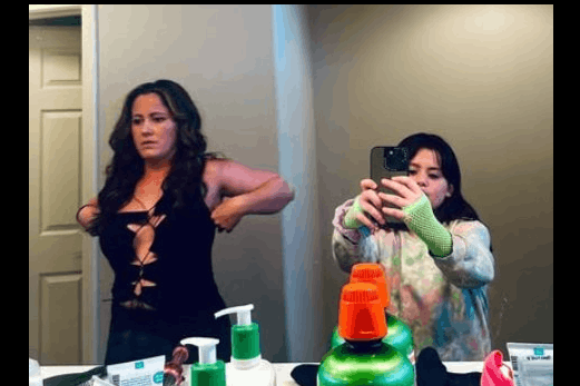 Fans Notice Something In Jenelle’s Photo With Daughter! 